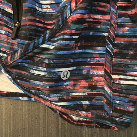 Lululemon striped shorts - Picture 3 of 4